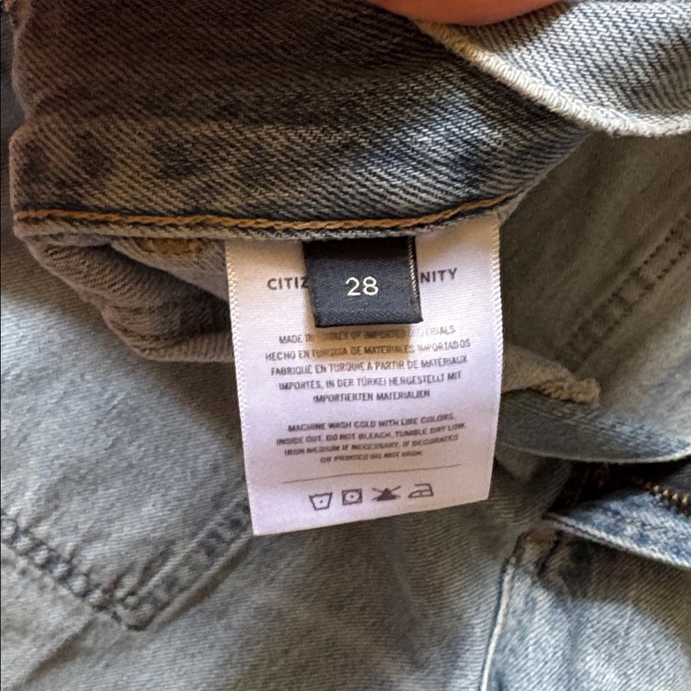 Citizens Of Humanity Light Wash Barrel Jeans - Picture 4 of 6